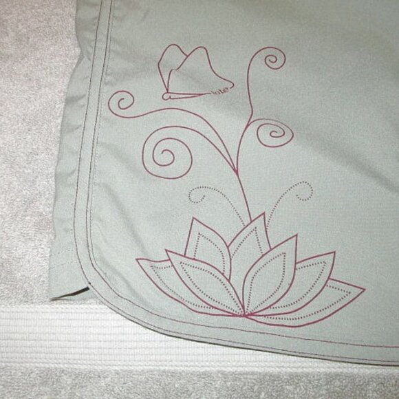 Lole LOTUS Bermuda Size 4 SHORTS Hiking UPF Pocket DWR Stretch CASUAL Lightweigh - Picture 2 of 10